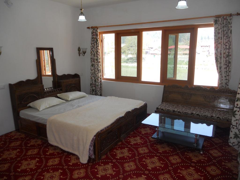Hotel Royale Jannat Срінагар Екстер'єр фото